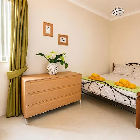 Spacious 2 Bedroom With Seaview & Sunsets *