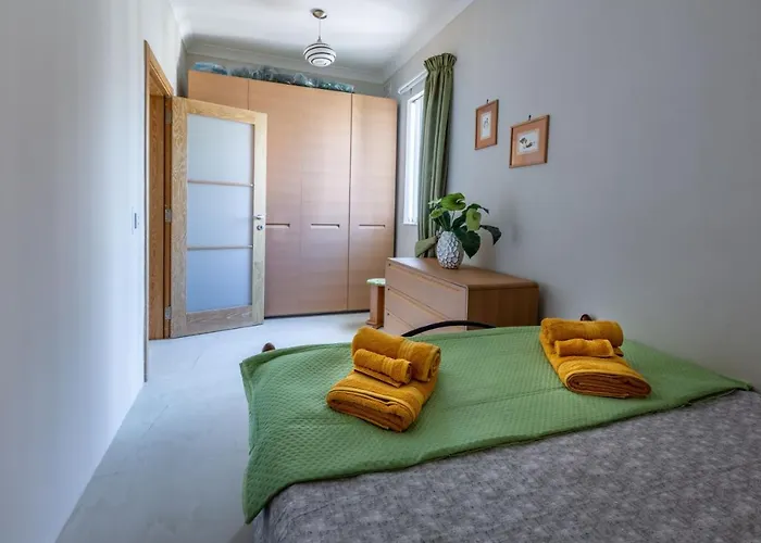 Sunset & Seaview - 2 Bedrooms *