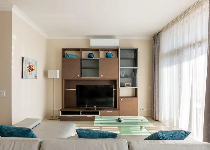 Sunset & Seaview - 2 Bedrooms *