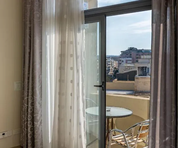 Sunset & Seaview - 2 Bedrooms *