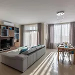 Spacious 2 Bedroom With Seaview & Sunsets *