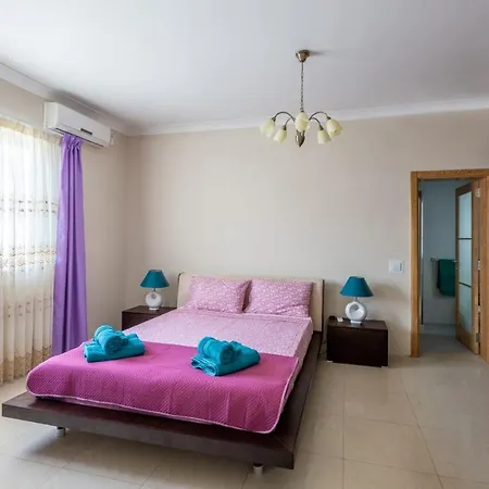 Sunset Apt With Seaview - 2 Bedrooms Daire St. Paul's Bay