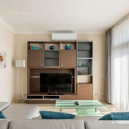 Sunset & Seaview - 2 Bedrooms *