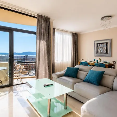 Spacious 2 Bedroom With Seaview & Sunsets Apartament