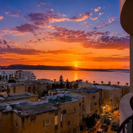 Spacious 2 Bedroom With Seaview & Sunsets