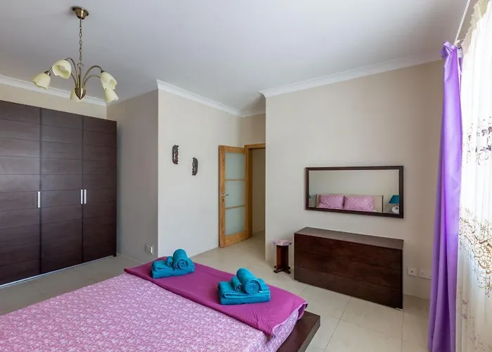 Sunset & Seaview - 2 Bedrooms *