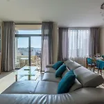 アパート Spacious 2 Bedroom With Seaview & Sunsets セント・ポールズ・ベイ